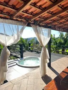 Chalé rústico de madeira perto de cachoeira - 布埃诺布兰当