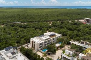 NHOA 205A Lux 2BR Condo Pool View in Aldea Zama