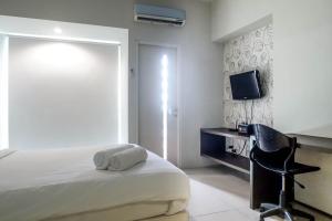 Classic Modern Studio Room Apartment at The Square Surabaya By Travelio