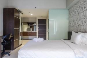Classic Modern Studio Room Apartment at The Square Surabaya By Travelio