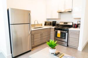 Explore Seattle - Free Parking, Steps to Light Rail, Stadiums and VA