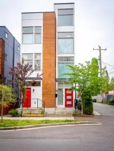 Explore Seattle Free Parking & Walk to Light Rail - New listing & ABNB Superhost - Mercer Island