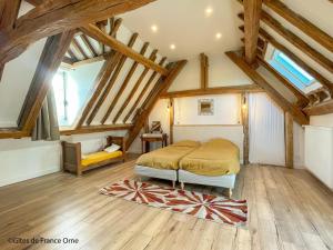 Corps de ferme restauré avec piscine intérieure chauffée - FR-1-497-164