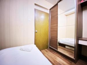 Modern and Cozy Stay 2BR Apartment at Gateway Ahmad Yani Cicadas By Travelio
