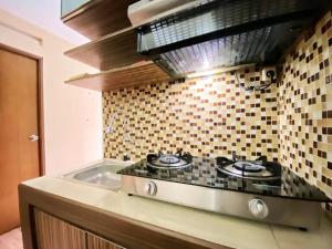 Modern and Cozy Stay 2BR Apartment at Gateway Ahmad Yani Cicadas By Travelio