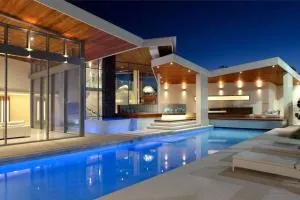 Racquet Retreat by Noosa Secret Destinations- Short Walk to Hastings Street - Cootharaba