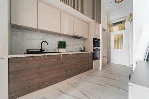 Luxurious n Elegant Opera Suite in the Heart of Budapest