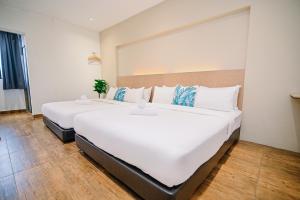 Swing & Pillows - KL Sri Petaling