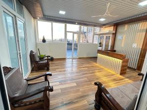 SS Luxury Comforts - Twin Sharing