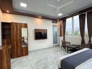 SS Luxury Comforts - Twin Sharing