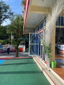 RedDoorz at S & L Apartelle Daraga Albay