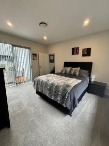 Self contained central Silverdale