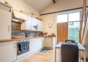 The Coach House - Cosy Retreat in Warwickshire!