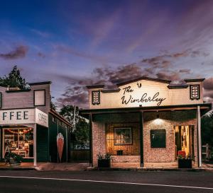 The Wimberley - Stay in the heart of town Goomeri!