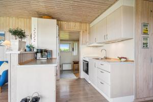 Awesome Home In Ebeltoft With 3 Bedrooms And Internet