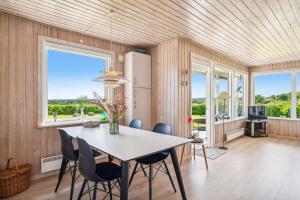 Awesome Home In Ebeltoft With 3 Bedrooms And Internet