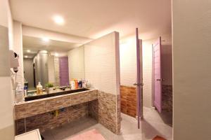 1 người trong phòng tập thể 10 giường – Nam & Nữ (1 Person in 10-Bed Dormitory - Mixed)