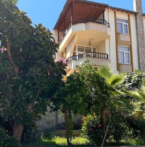 Villa with garden, 500 m to beach, close to city