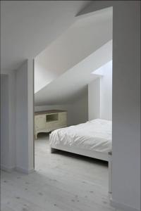 The Henhouse - a modern loft in the very center