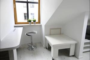 The Henhouse - a modern loft in the very center