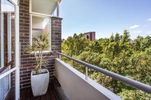 Lovely studio with magnificent views & pool!