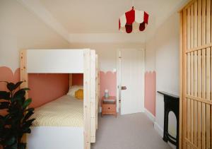 Trinity Farmhouse - Stunning House & Gardens!