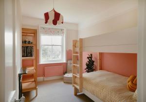 Trinity Farmhouse - Stunning House & Gardens!