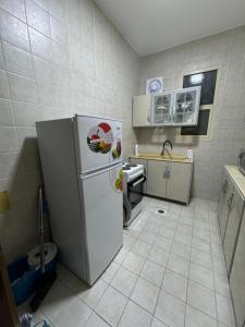 شقة مريحه بغرفتي نوم وصاله ومطبخ