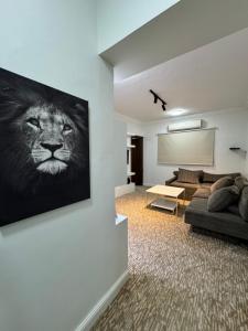 شقة مريحه بغرفتي نوم وصاله ومطبخ