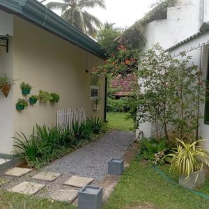 Tiny Art House with Garden