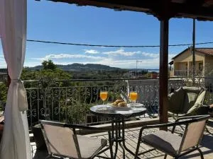 Takis' Attic - Myrtéa