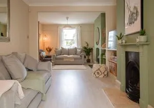 Stunning Townhouse with Large Garden - Sleeps 8! - Charlton Kings