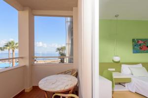 Zeus Hotels Palm Beach