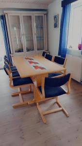 Stunning Home In Rønde With 6 Bedrooms And Wifi