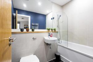 Bullring Lux Suite- Netflix-Free Parking-Sleeps 6