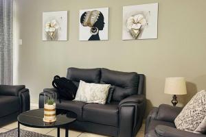 Elihle GuestHouse at BallitoGroves