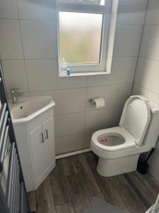 Modern City Studio Free Parking Close to Station