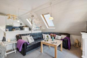 Cosy Two-Level Holiday Home On A Large Natural Plot In Selkær Mølle Surrounded By Forest And Wildlife And Close To Grenaa, Bønnerup Beach And