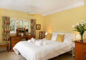 Woodcutters Cottage - Peaceful Country Retreat!