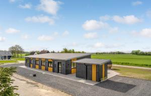 5 Bedroom Cozy Home In Hadsund