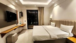 Studio Apartment In Omaxe New Hazratganj