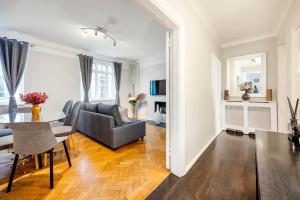 Welcome London Buckingham Palace