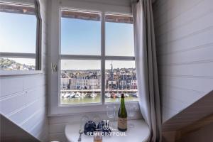 Appartements Dolphin view - studio - Cozy nest with a view of the port : photos des chambres