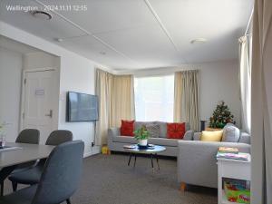 Comfy & Sunny home in Wellington--3 Heat Pumps
