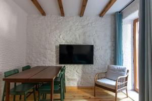 Authentic 1BR w Private Patio in Hype Cihangir