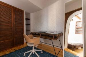 Authentic 1BR w Private Patio in Hype Cihangir