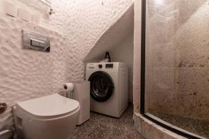 Authentic 1BR w Private Patio in Hype Cihangir