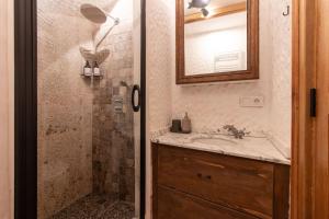 Authentic 1BR w Private Patio in Hype Cihangir