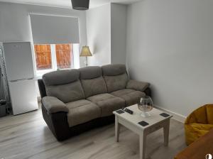 2 Bed Flat - Sleeps 8 - Pets - Garden - Parking