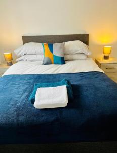 2 Bed Flat - Sleeps 8 - Pets - Garden - Parking